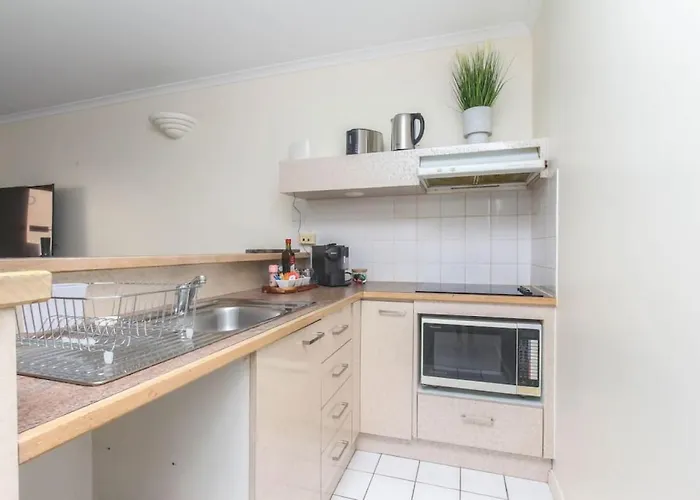 Inner City One Bedroom Apartment 27